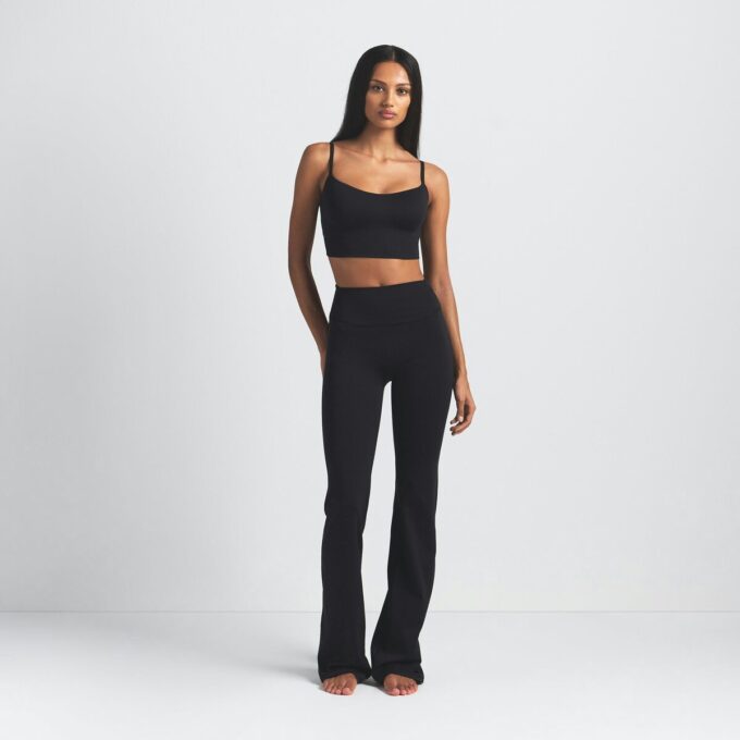 NikeSKIMS MATTE SLIM FLARE LEGGING NikeSKIMS MATTE SLIM FLARE LEGGING