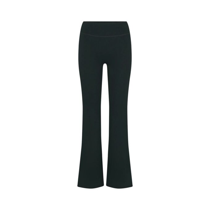 NikeSKIMS MATTE SLIM FLARE LEGGING NikeSKIMS MATTE SLIM FLARE LEGGING