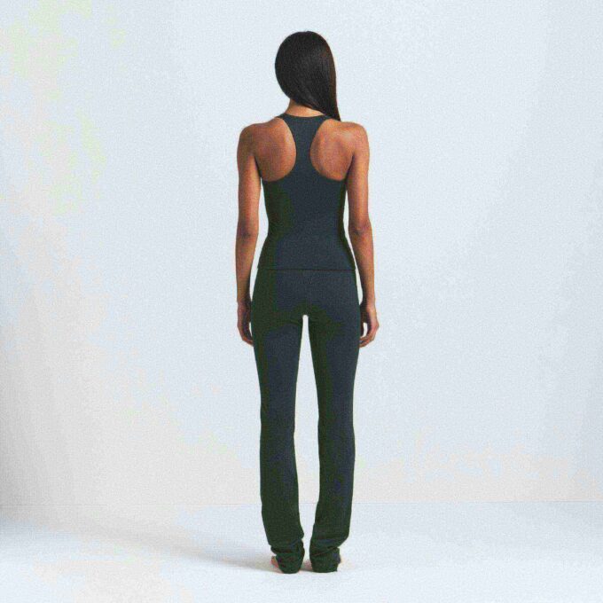 NikeSKIMS MATTE V-LINE 39″ PROSTE LEGGINGI NikeSKIMS MATTE V-LINE 39″ PROSTE LEGGINGI