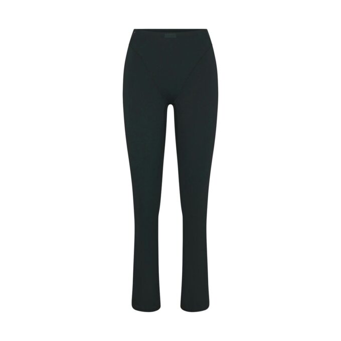 NikeSKIMS MATTE V-LINE 39″ PROSTE LEGGINGI NikeSKIMS MATTE V-LINE 39″ PROSTE LEGGINGI