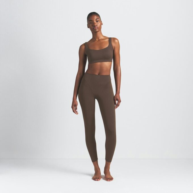 NikeSKIMS MATTE V-LINE LEGGING 26″ NikeSKIMS MATTE V-LINE LEGGING 26″