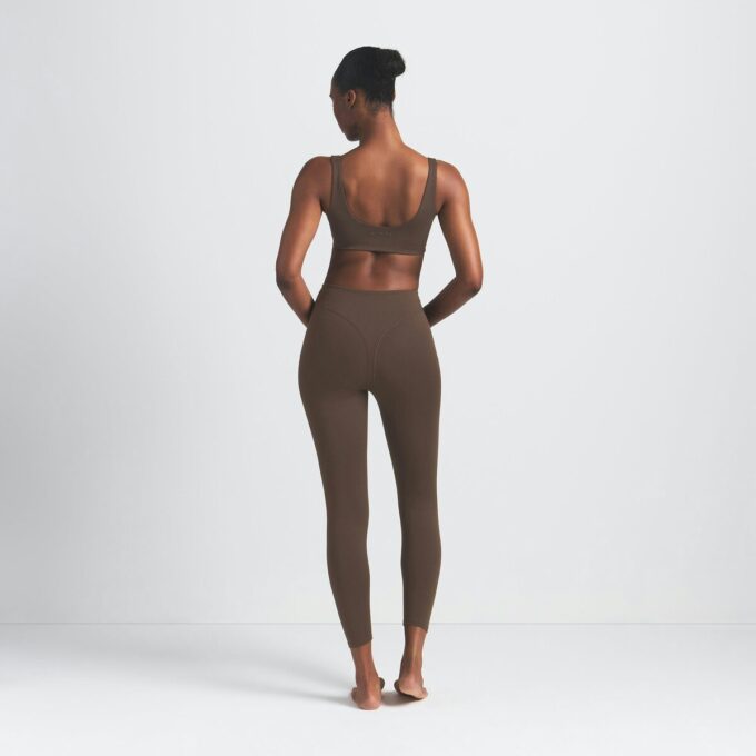 NikeSKIMS MATTE V-LINE LEGGING 26″ NikeSKIMS MATTE V-LINE LEGGING 26″