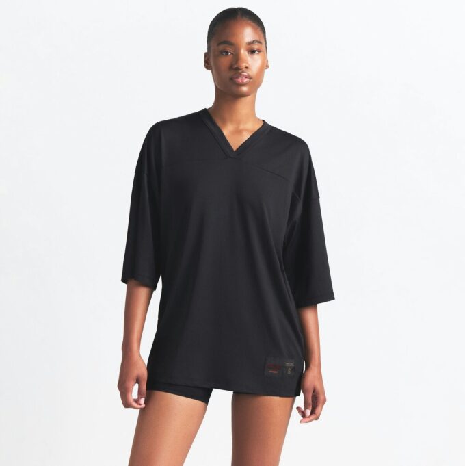 NikeSKIMS Przewiewny Top Oversize z Dekoltem w Serek NikeSKIMS Przewiewny Top Oversize z Dekoltem w Serek
