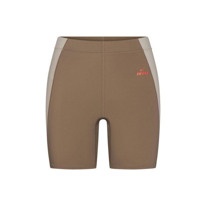 NikeSKIMS SHINE 5″ BIKER SHORT NikeSKIMS SHINE 5″ BIKER SHORT