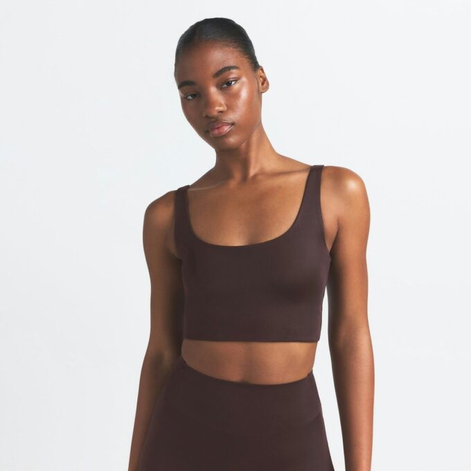 NikeSKIMS SHINE BIUSTONOSZ Z KOŁNIERZEM NikeSKIMS SHINE BIUSTONOSZ Z KOŁNIERZEM