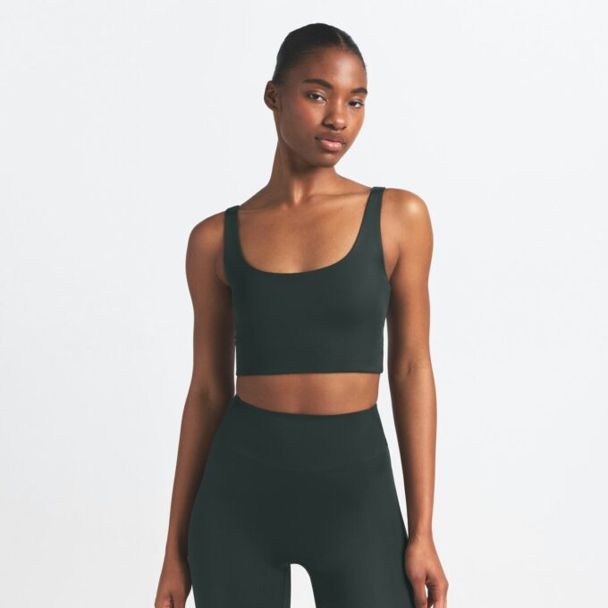 NikeSKIMS SHINE BIUSTONOSZ Z KOŁNIERZEM NikeSKIMS SHINE BIUSTONOSZ Z KOŁNIERZEM