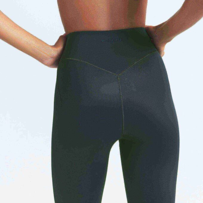 NikeSKIMS SHINE BONDED WAIST LEGGING 26″ NikeSKIMS SHINE BONDED WAIST LEGGING 26″