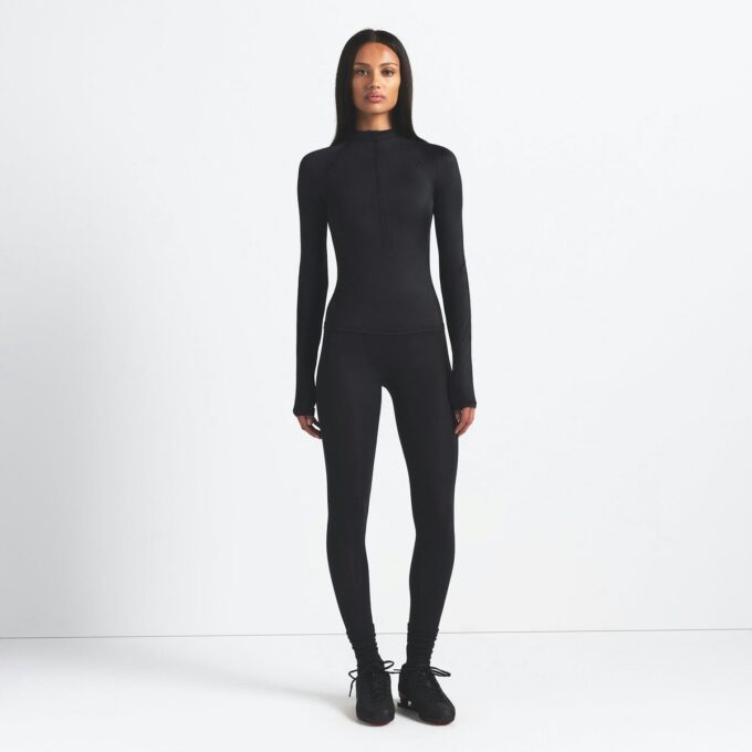 NikeSKIMS SHINE DŁUGI RĘKAW Z ZAPIĘCIEM DO PÓŁ NikeSKIMS SHINE DŁUGI RĘKAW Z ZAPIĘCIEM DO PÓŁ