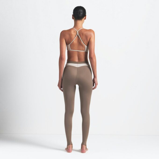 NikeSKIMS SHINE STRZAŁY ŚCIĄGANE 26″ LEGGINSY NikeSKIMS SHINE STRZAŁY ŚCIĄGANE 26″ LEGGINSY