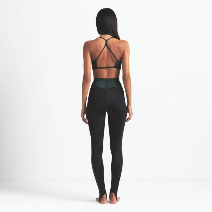 NikeSKIMS SHINE STRZAŁY ŚCIĄGANE 26″ LEGGINSY NikeSKIMS SHINE STRZAŁY ŚCIĄGANE 26″ LEGGINSY