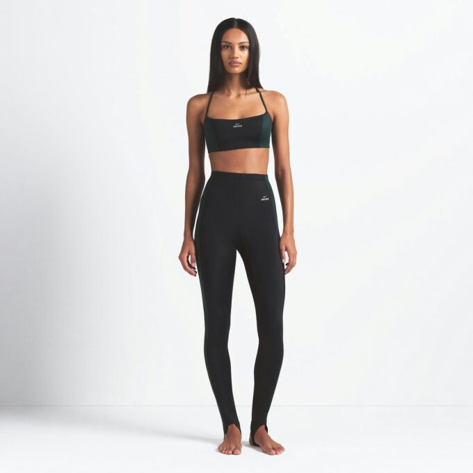 NikeSKIMS SHINE STRZAŁY ŚCIĄGANE 26″ LEGGINSY NikeSKIMS SHINE STRZAŁY ŚCIĄGANE 26″ LEGGINSY