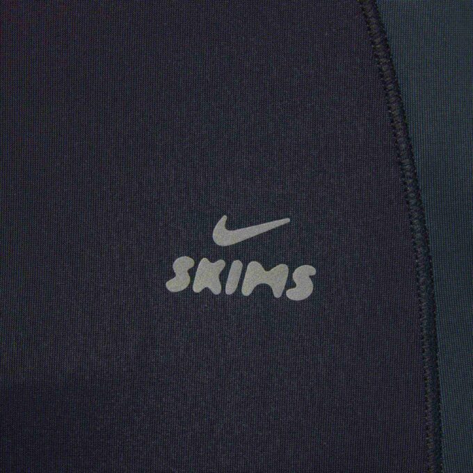 NikeSKIMS SHINE STRZAŁY ŚCIĄGANE 26″ LEGGINSY NikeSKIMS SHINE STRZAŁY ŚCIĄGANE 26″ LEGGINSY