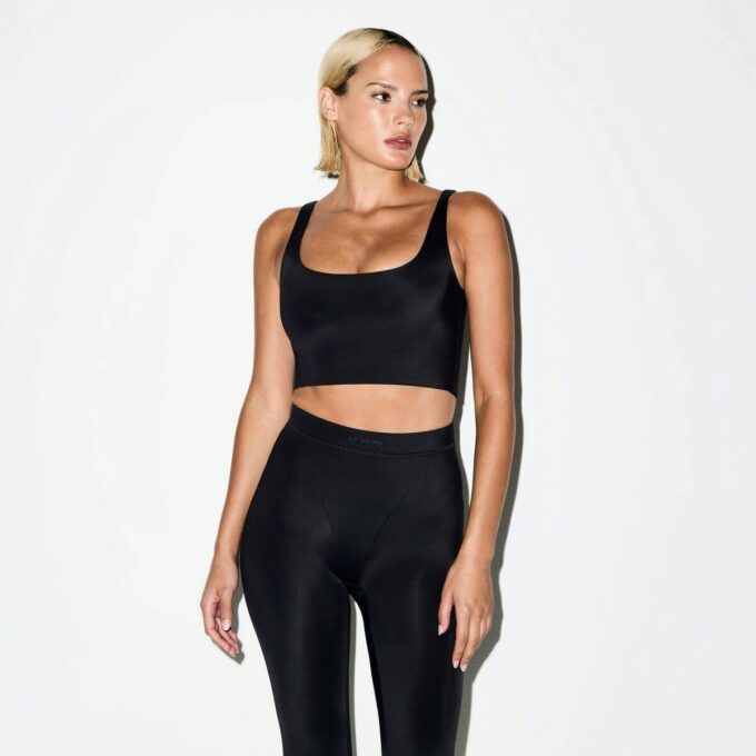 NikeSKIMS SHINE V-LINE LEGGING 26″ NikeSKIMS SHINE V-LINE LEGGING 26″