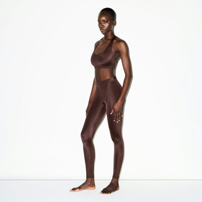 NikeSKIMS SHINE V-LINE LEGGING 26″ NikeSKIMS SHINE V-LINE LEGGING 26″