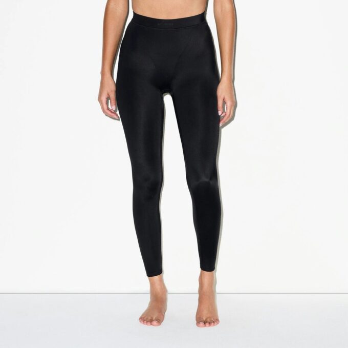 NikeSKIMS SHINE V-LINE LEGGING 26″ NikeSKIMS SHINE V-LINE LEGGING 26″