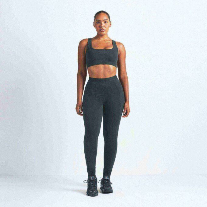 NikeSKIMS VINTAGE BIUSTONOSZ BEZ SZWÓW Z WYCIĘTYM DEKOLTEM NikeSKIMS VINTAGE BIUSTONOSZ BEZ SZWÓW Z WYCIĘTYM DEKOLTEM