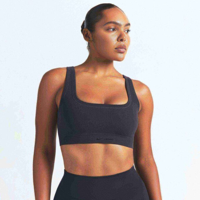 NikeSKIMS VINTAGE BIUSTONOSZ BEZ SZWÓW Z WYCIĘTYM DEKOLTEM NikeSKIMS VINTAGE BIUSTONOSZ BEZ SZWÓW Z WYCIĘTYM DEKOLTEM