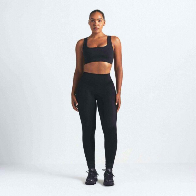 NikeSKIMS VINTAGE BIUSTONOSZ BEZ SZWÓW Z WYCIĘTYM DEKOLTEM NikeSKIMS VINTAGE BIUSTONOSZ BEZ SZWÓW Z WYCIĘTYM DEKOLTEM