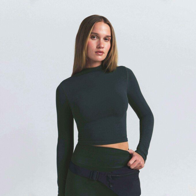 NikeSKIMS VINTAGE SEAMLESS MOCK NECK CROP TOP NikeSKIMS VINTAGE SEAMLESS MOCK NECK CROP TOP