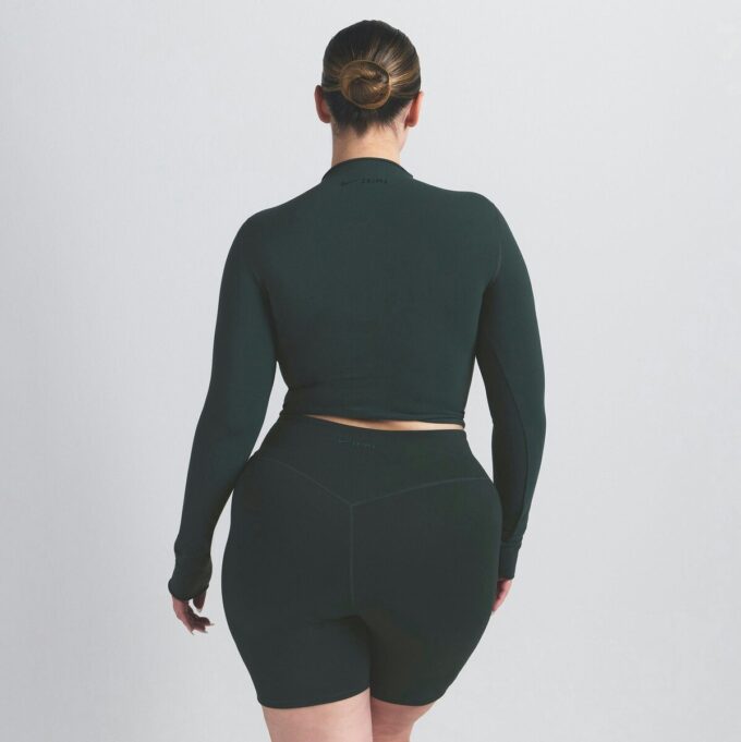 NikeSKIMS VINTAGE SEAMLESS MOCK NECK CROP TOP NikeSKIMS VINTAGE SEAMLESS MOCK NECK CROP TOP