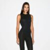NikeSKIMS WEIGHTLESS LAYERS BEZRĘKAWOWY TOP NikeSKIMS WEIGHTLESS LAYERS BEZRĘKAWOWY TOP
