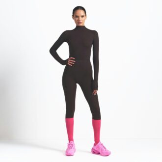 NikeSKIMS WEIGHTLESS LAYERS GÓRSKI T-SHIRT Z DŁUGIM RĘKAWEM I GÓRNYM KOŁNIERZEM