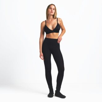 NikeSKIMS WEIGHTLESS LAYERS V-LINE LEGGING 26″ NikeSKIMS WEIGHTLESS LAYERS V-LINE LEGGING 26″