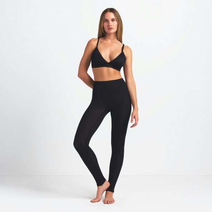 NikeSKIMS WEIGHTLESS LAYERS V-LINE LEGGING 26″ NikeSKIMS WEIGHTLESS LAYERS V-LINE LEGGING 26″