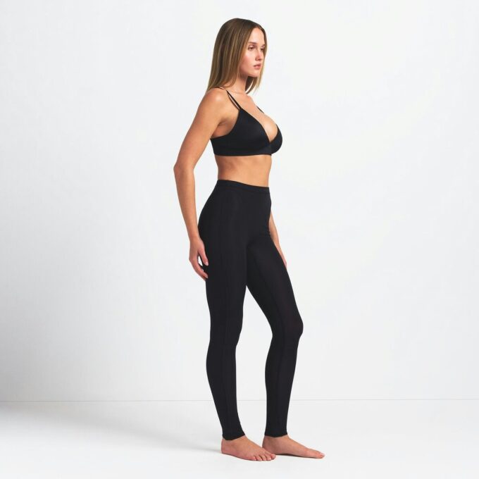 NikeSKIMS WEIGHTLESS LAYERS V-LINE LEGGING 26″ NikeSKIMS WEIGHTLESS LAYERS V-LINE LEGGING 26″