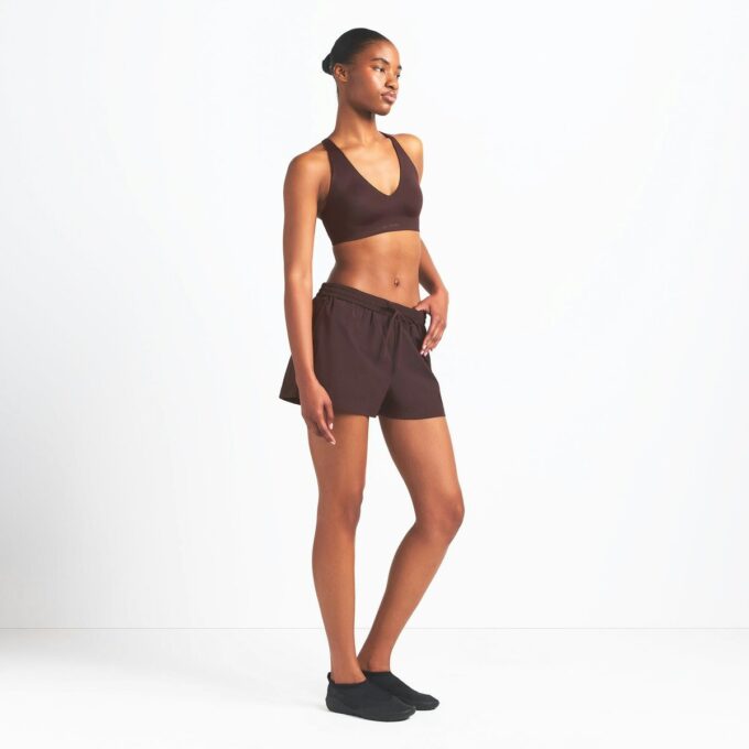 NikeSKIMS WOVEN NYLON 5″ TRACK SHORT NikeSKIMS WOVEN NYLON 5″ TRACK SHORT