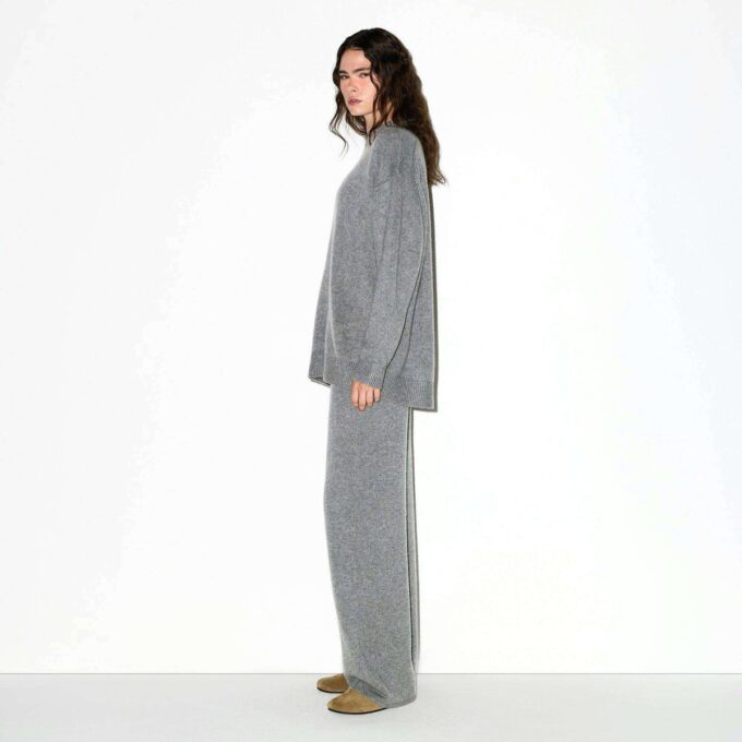 OVERSIZEROWY SWETER Z KASZMIRU OVERSIZEROWY SWETER Z KASZMIRU