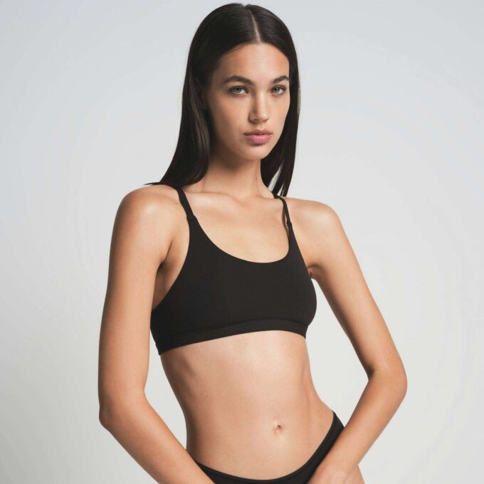Pasuje do każdego, biustonosz typu bralette z odkrytymi plecami i wycięciem na plecach Pasuje do każdego, biustonosz typu bralette z odkrytymi plecami i wycięciem na plecach