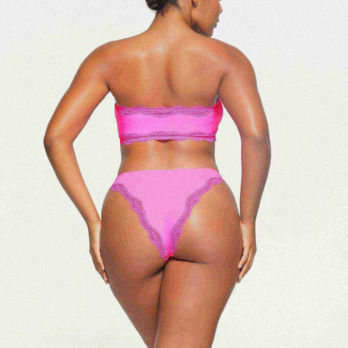 PASUJE NA KAŻDEGO KORONKOWA BANDEAU PASUJE NA KAŻDEGO KORONKOWA BANDEAU