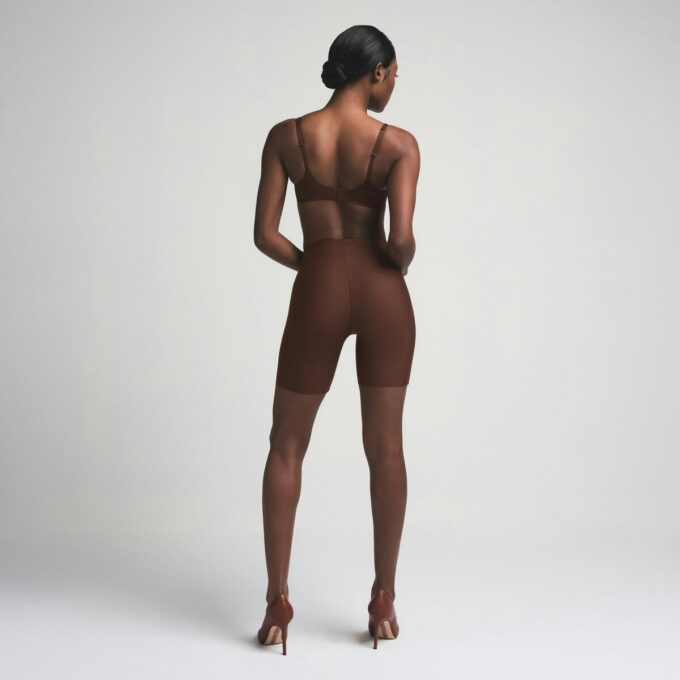 SKIMS BODY BUTT ENHANCING SPODENKI Z WYŚCIÓŁKĄ SKIMS BODY BUTT ENHANCING SPODENKI Z WYŚCIÓŁKĄ