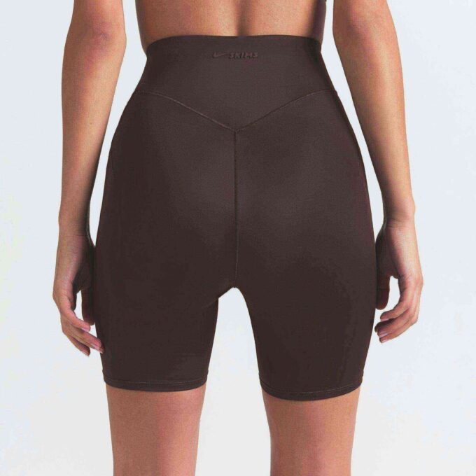 Spodenki motocyklowe NikeSKIMS SHINE BONDED WAIST 5″ Spodenki motocyklowe NikeSKIMS SHINE BONDED WAIST 5″