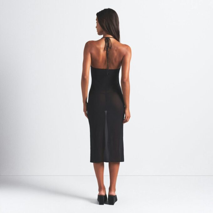 Sukienka midi typu halter z kryształkami i dzianiny z dekoltem typu halter Sukienka midi typu halter z kryształkami i dzianiny z dekoltem typu halter