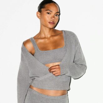 Teksturowany sweter z dzianiny kopertowej