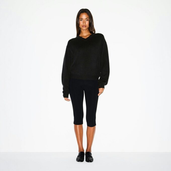 WEŁNIANY KASZMIROWY SWETER OVERSIZE Z DEKOLTEM W SZPIKU WEŁNIANY KASZMIROWY SWETER OVERSIZE Z DEKOLTEM W SZPIKU